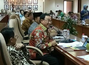 Bupati Inhil Narasumber Diskusi Nasional Tentang Kelapa